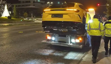 Αττική: Οδηγός εγκατέλειψε «άρον-άρον» πανάκριβη Lamborghini στη μέση του δρόμου για να αποφύγει το… αλκοτέστ!