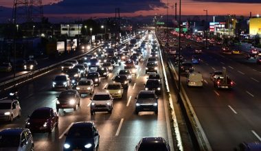 20 χλμ. ουρά στο Σχηματάρι γιατί η τροχαία δεν άφηνε την κίνηση στην Ε.Ο. λόγω των τρακτέρ (βίντεο)