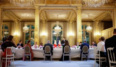 Μπάτλερ του Ε.Μακρόν έκλεβε ακριβά σκεύη από το Μέγαρο Ελιζέ