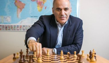 Η Ρωσία εξέδωσε ένταλμα σύλληψης για τον Γ.Κασπάροφ: «Είναι πράκτορας»