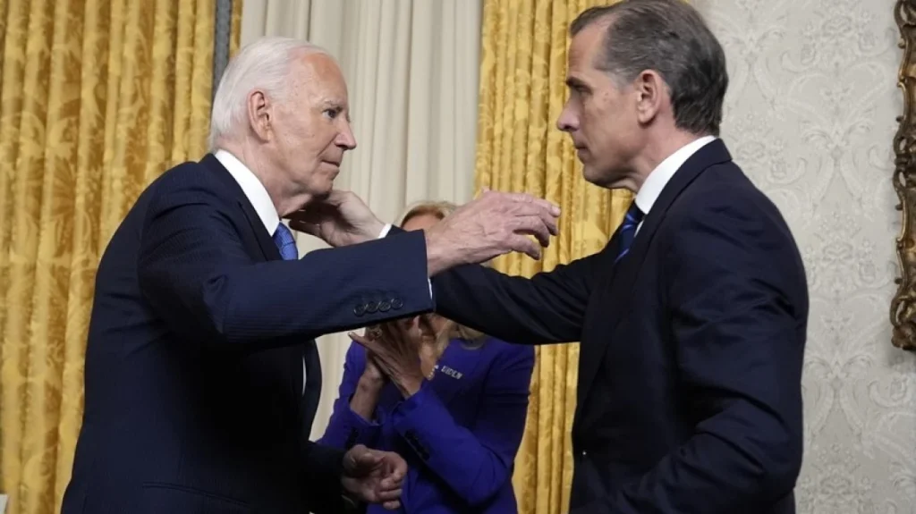 Χάντερ Μπάιντεν κατά του πατέρα του: «Προφανείς γαμ… αποτυχίες» για την μεταναστευτική πολιτική