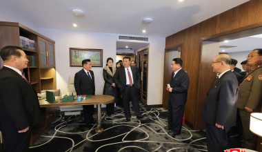 Β.Κορέα: Ο Κιμ Γιονγκ Ουν ξεναγήθηκε μαζί με την κόρη του σε νέα ξενοδοχεία (φώτο-βίντεο)