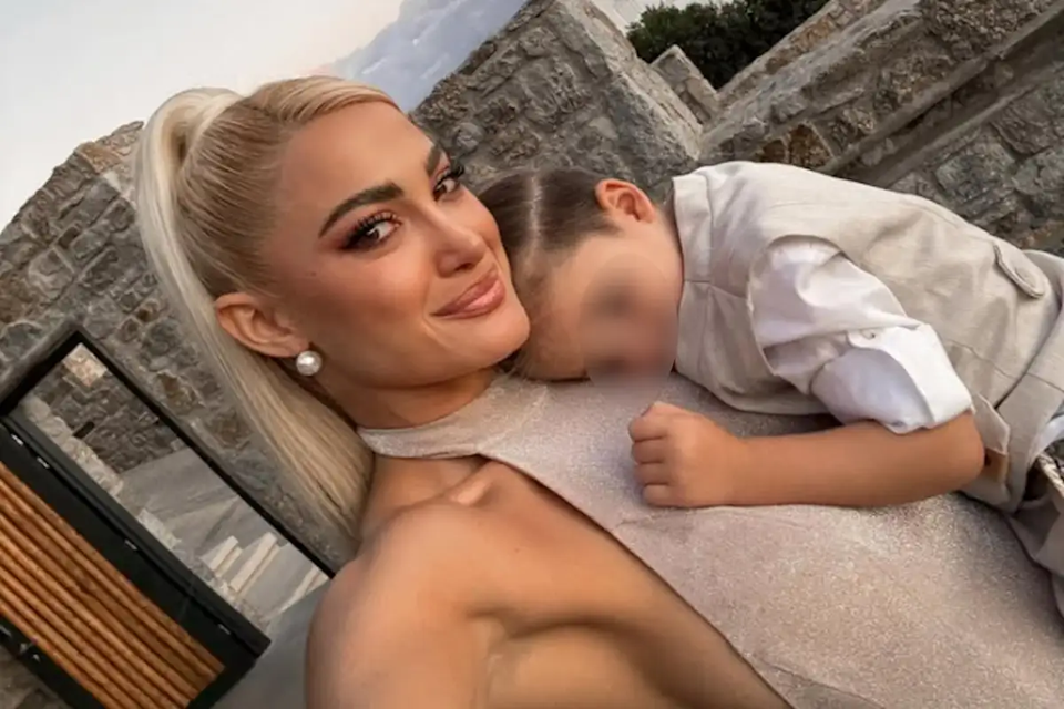 Ι.Τούνη: «Τα Χριστούγεννα θα τα περάσουμε μαζί με τον Πάρη – Θα πούμε και τα κάλαντα ελπίζω» (βίντεο)