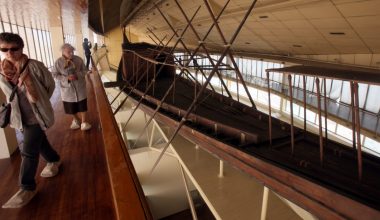 Η ηλιακή λέμβος του Χέοπα θα συντηρηθεί μπροστά στο κοινό του Μεγάλου Αιγυπτιακού Μουσείου