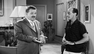 Το βίντεο της Φίνος Φιλμ με ευχές για «καλά Χριστούγεννα» – «Χρόνια πολλά σε όλους»