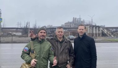 Ο γιος του πρώην συμβούλου του Πενταγώνου Ν.ΜακΓκρέγκορ επισκέφθηκε το Ντόνετσκ και τη Μαριούπολη (φωτο)