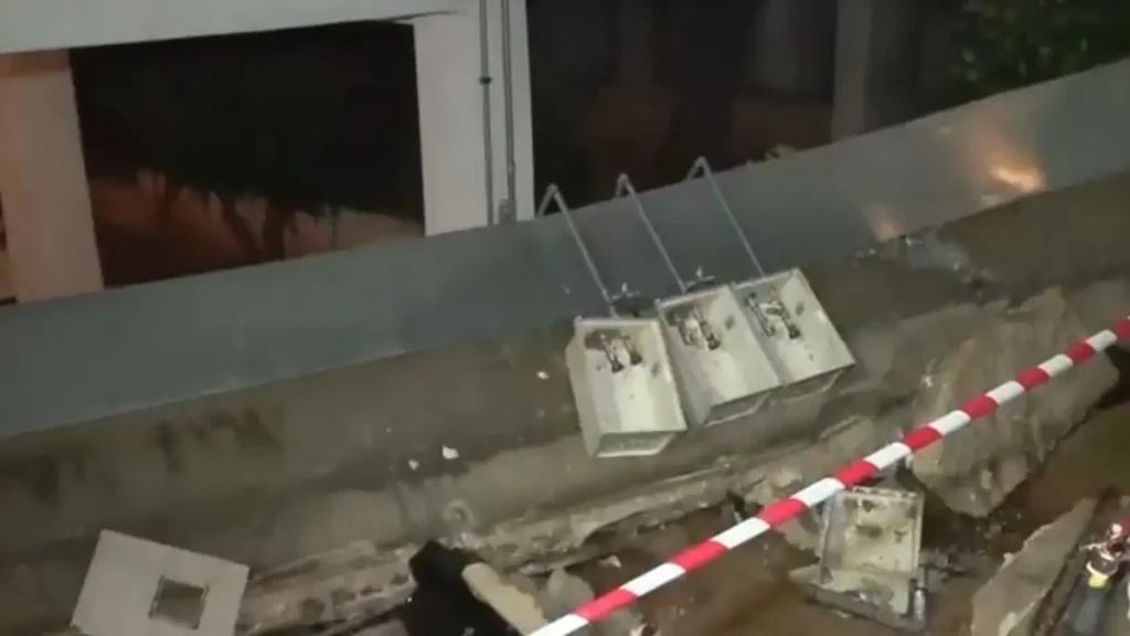 Εικόνες καταστροφής άφησε πίσω της η νεροποντή που έπληξε τον Άλιμο: Διαλύθηκε πρόσοψη πολυκατοικίας (βίντεο)