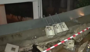 Εικόνες καταστροφής άφησε πίσω της η νεροποντή που έπληξε τον Άλιμο: Διαλύθηκε πρόσοψη πολυκατοικίας (βίντεο)