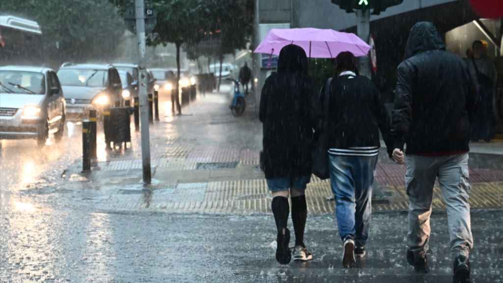 Η ΕΜΥ επικαιροποίησε το έκτακτο δελτίο επιδείνωσης του καιρού: Οι περιοχές με ισχυρές βροχές και καταιγίδες
