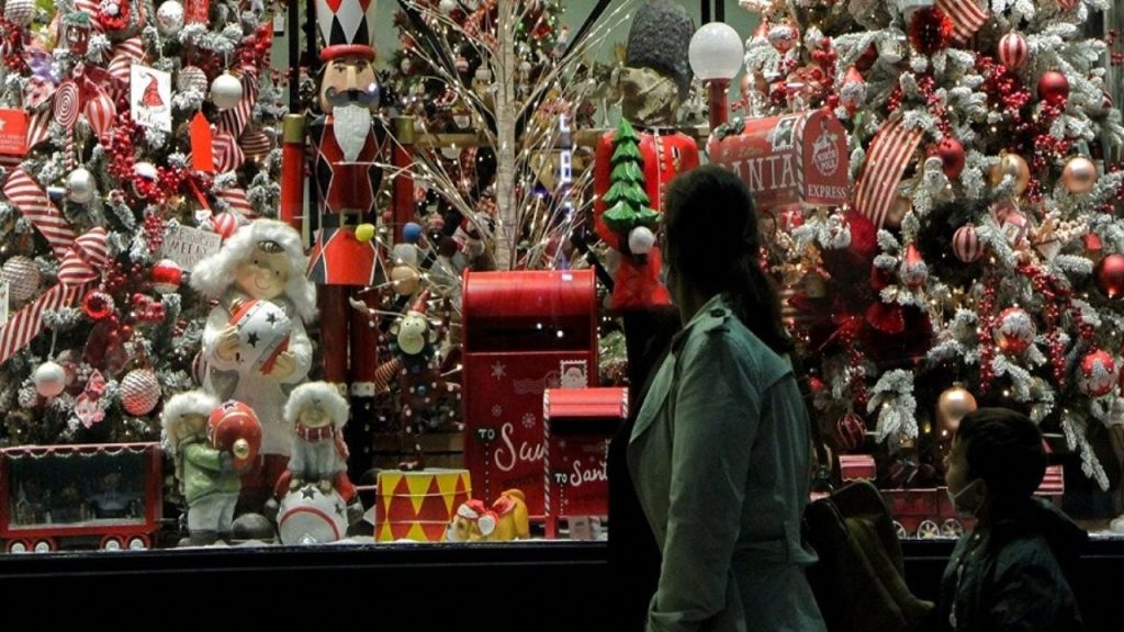 Παραμονή Χριστουγέννων: Δείτε τι ώρα κλείνουν σήμερα τα σούπερ μάρκετ και τα καταστήματα