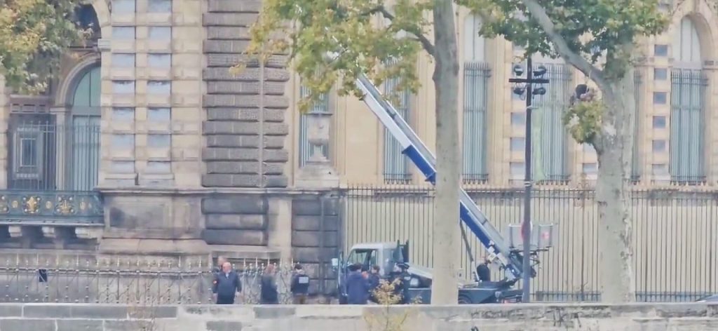 «Κάλλιο αργά παρά ποτέ»: Βάζουν κάγκελα ασφαλείας στα παράθυρα του Λούβρου