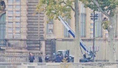 «Κάλλιο αργά παρά ποτέ»: Βάζουν κάγκελα ασφαλείας στα παράθυρα του Λούβρου