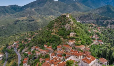 Ζάτουνα: Το χωριό «στολίδι» της Αρκαδίας που αξίζει να επισκεφθείς (βίντεο)