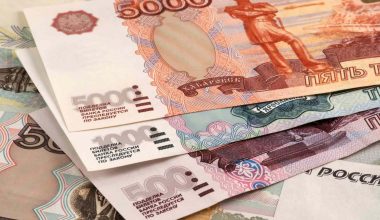 Bloomberg: Το ρωσικό ρούβλι το νόμισμα με την ισχυρότερη απόδοση το 2025