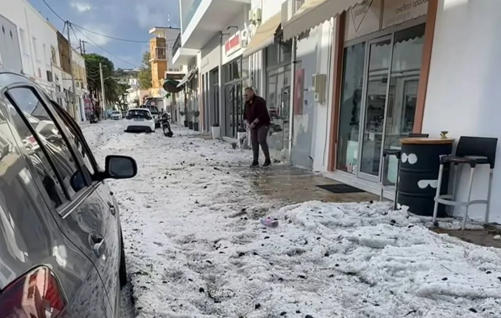 Λέρος: Ισχυρή χαλαζόπτωση έπληξε περιοχές του νησιού – Δείτε εικόνες