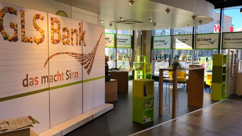 Οι γερμανικές τράπεζες «εξαφανίζουν» τους λογαριασμούς του AfD και του DFK!