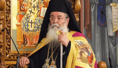 Μητροπολίτης Σερβίων και Κοζάνης: «Όλοι κυκλοφορούν με ένα σκυλί πια – Εκεί κατήντησε η Ελλάδα»