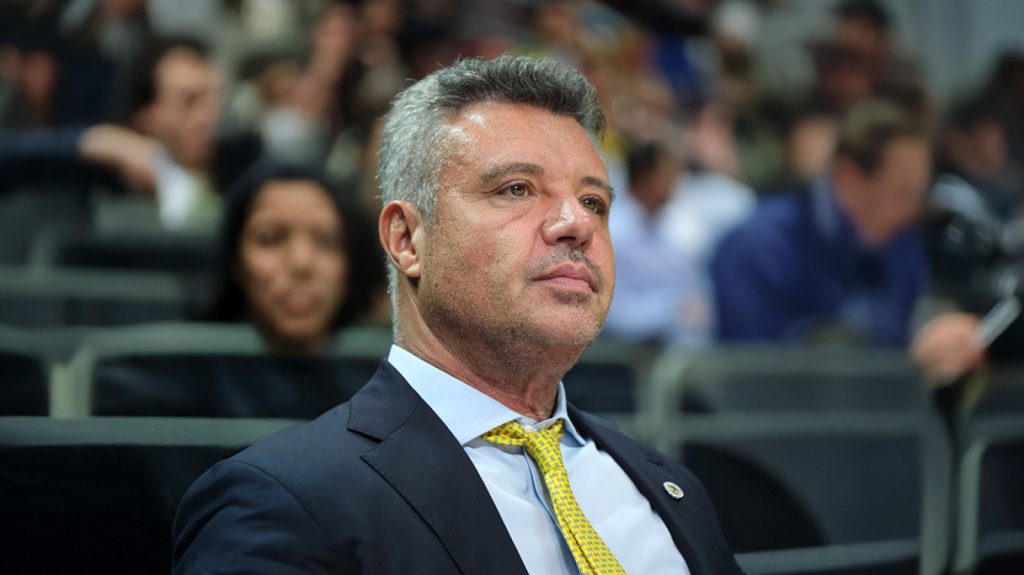 Ελεύθερος με περιοριστικούς όρους αφέθηκε ο πρόεδρος της Φενερμπαχτσέ Σαντετίν Σαράν