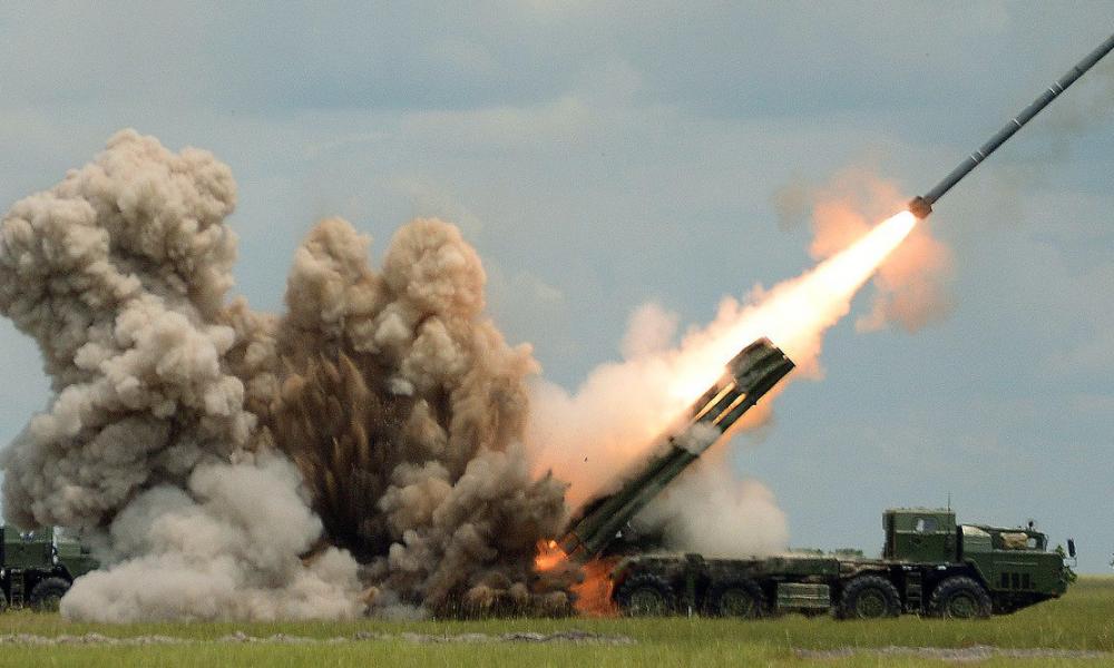 Βίντεο: Ρωσικός πύραυλος MLRS Tornado-S διέλυσε σημείο ανάπτυξης των ουκρανικών δυνάμεων στην Μίρνογκραντ