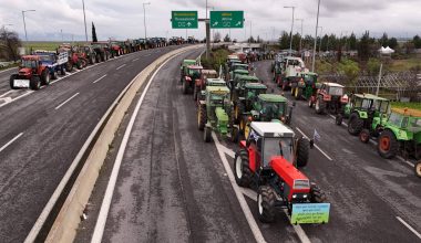 Αγρότες: Επανέρχονται δριμύτεροι μετά τις γιορτές – Κλιμακώνουν τις κινητοποιήσεις