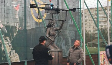 Ουκρανία: Mνημείο για το drone «Baba Yaga» αποκαλύφθηκε κοντά στο Κίεβο – Δείτε εικόνες