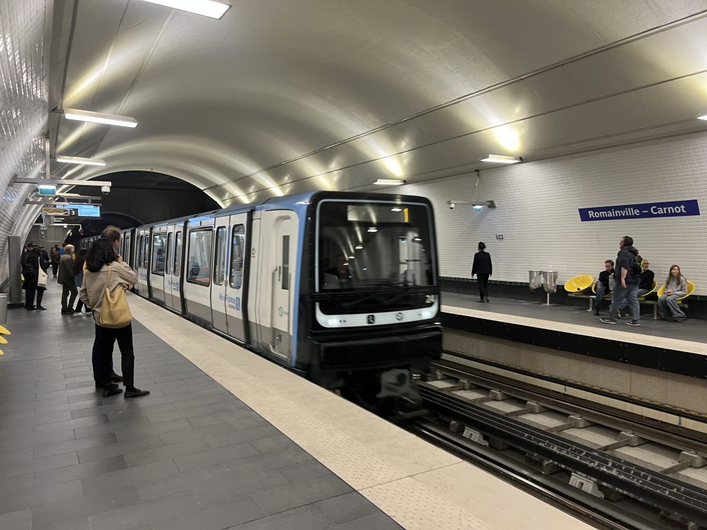 Παρίσι: Τρεις  γυναίκες τραυματίες   μετά από επίθεση Αφρικανού με μαχαίρι στο μετρό