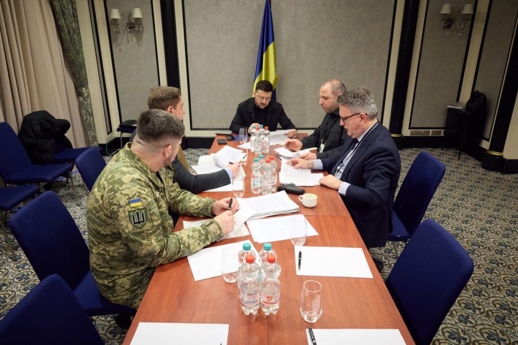 Ο Ζελένσκι θέλει να πάει σε δημοψήφισμα το ειρηνευτικό σχέδιο των ΗΠΑ εάν το αποδεχτεί η Ρωσία