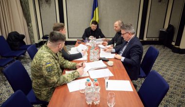 Ο Ζελένσκι θέλει να πάει σε δημοψήφισμα το ειρηνευτικό σχέδιο των ΗΠΑ εάν το αποδεχτεί η Ρωσία