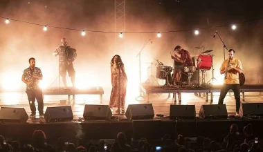 Μπάντα στην Φλώρινα θεώρησε «νορμάλ» να τραγουδήσει στα… σλαβικά!