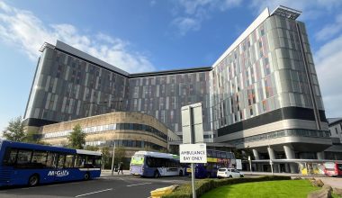 Γλασκώβη: Ξεκίνησε έρευνα στο νοσοκομείο «Queen Elizabeth University Hospital» για την αποτέφρωση λάθος σορού