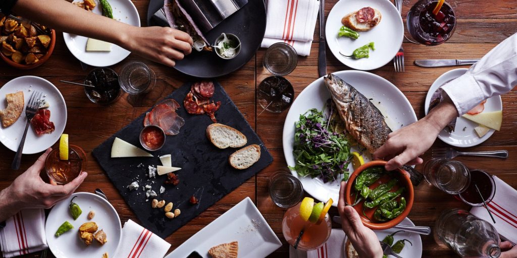 Από το πικάντικο μέχρι το «λειτουργικό»: Οι έξι τάσεις στο φαγητό που θα καθορίσουν τη νέα χρονιά