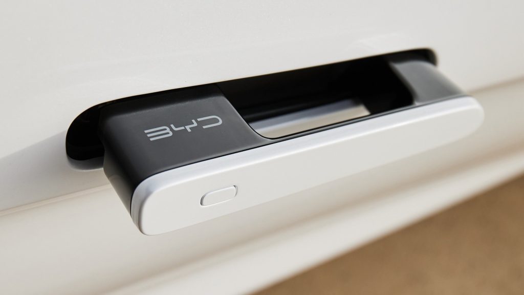 Η Κίνα απαγορεύει τις αναδιπλούμενες χειρολαβές θυρών στα αυτοκίνητα από το 2027