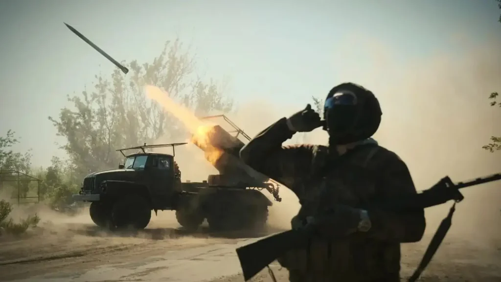 Ντιμιτρόφ: Ρώσοι στρατιώτες κυματίζουν τη ρωσική σημαία μετά την κατάληψη της πόλης