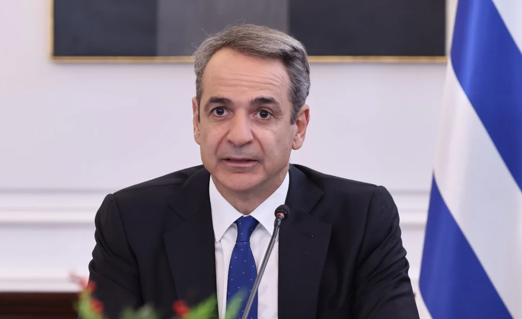 Η Ελλάδα «καίγεται», οι αγρότες είναι στους δρόμους και ο Κ.Μητσοτάκης κάνει διακοπές και διαβάζει βιβλία!