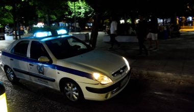 Αγρίνιο: Θύμα άγριου ξυλοδαρμού έπεσε 17χρονος από ομάδα κουκουλοφόρων έξω από κέντρο διασκέδασης