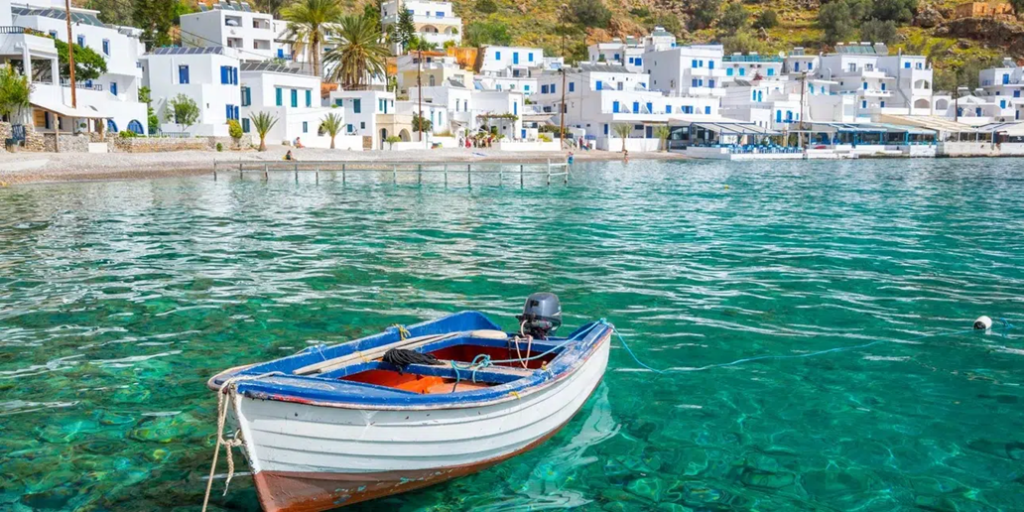 «Τουρισμός για Όλους»: Πότε ξεκινά η υποβολή αιτήσεων και τι προσφέρει το voucher