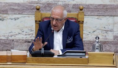 Ο Νικήτας Κακλαμάνης θέλει να «κόψει» τις ζωντανές μεταδόσεις των συνεδριάσεων της εξεταστικής για τον ΟΠΕΚΕΠΕ