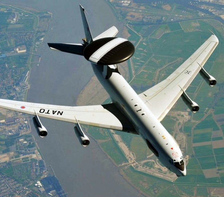 Το ΝΑΤΟ αναπτύσσει αεροσκάφη ΑWACS στα σύνορα Πολωνίας – Ρωσίας και προκαλεί εκνευρισμό στην Μόσχα…