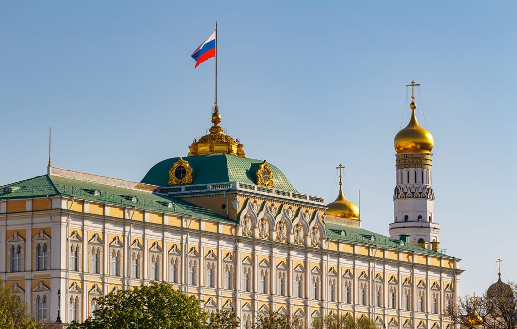 Οι Βρετανοί του BBC δυσαρεστημένοι που οι Ρώσοι δισεκατομμυριούχοι δεν αντιδρούν στον Β.Πούτιν