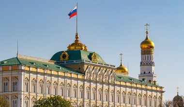 Οι Βρετανοί του BBC δυσαρεστημένοι που οι Ρώσοι δισεκατομμυριούχοι δεν αντιδρούν στον Β.Πούτιν