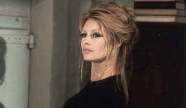 Μ.Μπαρντό: Όταν η Γαλλίδα ηθοποιός είχε εμφανιστεί με μαγιό στη Βουλιαγμένη και χωρίς παπούτσια στην Πλάκα (φωτο)