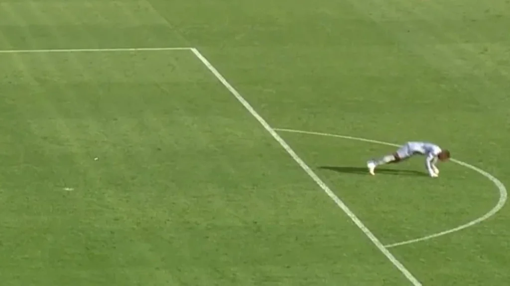 Χεσούς Οβόνο: Η στιγμή που ο τερματοφύλακας της Ισημερινής Γουινέας καταρρέει ξαφνικά στον αγώνα με το Σουδάν