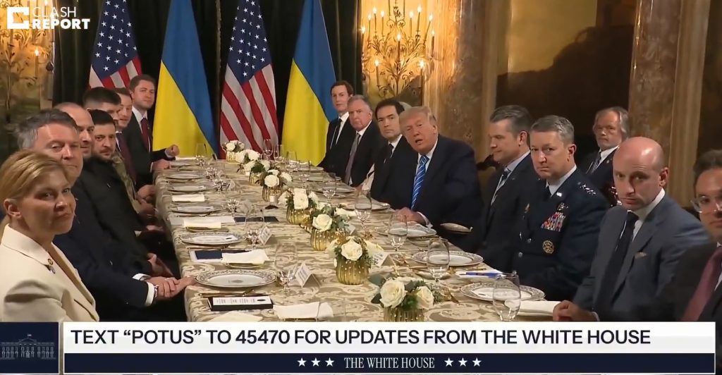 Ν.Τραμπ σε δημοσιογράφους στο Μαρ-α-Λάγκο: «Θέλετε να φάτε κάτι;»