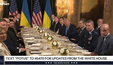 Τραμπ σε δημοσιογράφους στο |Μαρ-α-Λάγκο: «Θέλετε να φάτε κάτι;»