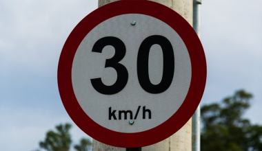 Αλλάζουν από 1η Ιανουαρίου τα όρια ταχύτητας στους δρόμους – «Τσουχτερά» τα πρόστιμα