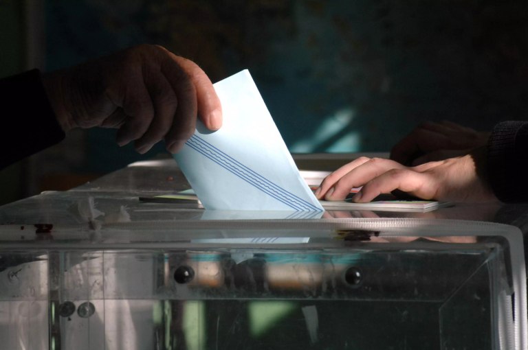 Η κυβέρνηση έχει παγιδευτεί στις δημοσκοπήσεις που την δείχνουν πρώτη: Αυτό όμως θα αλλάξει κάποια στιγμή