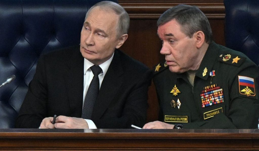 Β.Γκερασίμοφ: «Οι ρωσικές δυνάμεις προελαύνουν σε ολόκληρη τη γραμμή του μετώπου στην Ουκρανία»