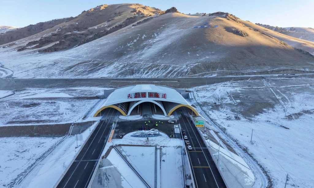 Κίνα: Στην κυκλοφορία δόθηκε η μεγαλύτερη σήραγγα του κόσμου – Έχει μήκος 22 χλμ. (βίντεο)