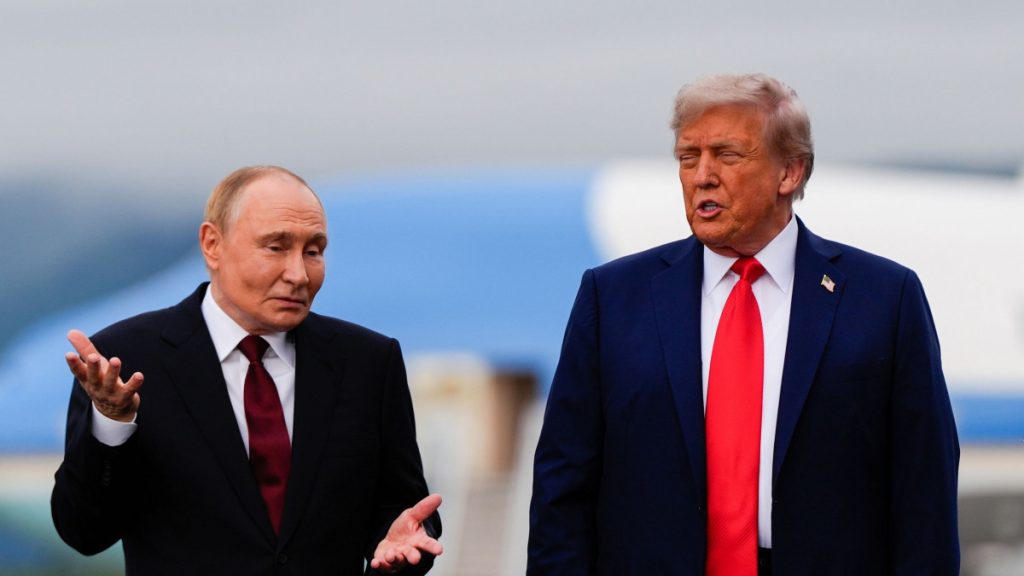 Τηλεφωνική επικοινωνία Β.Πούτιν με τον Ν.Τραμπ: «Θετική η κουβέντα» τόνισε η Κ.Λέβιτ