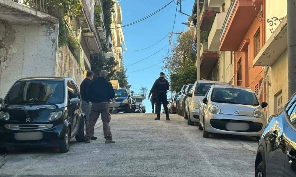 Γκύζη: «Άκουγα φωνές από το διαμέρισμα» λέει γείτονας του 74χρονου που μαχαίρωσε την σύζυγό του